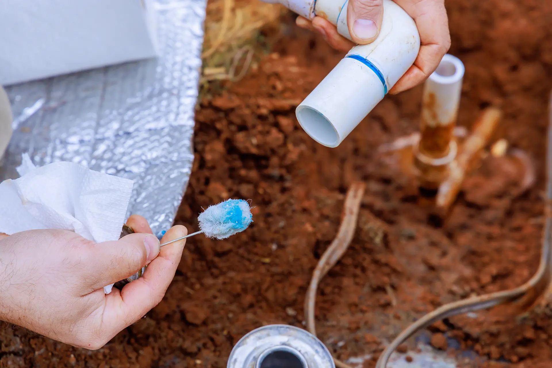 hands cleaning pipe